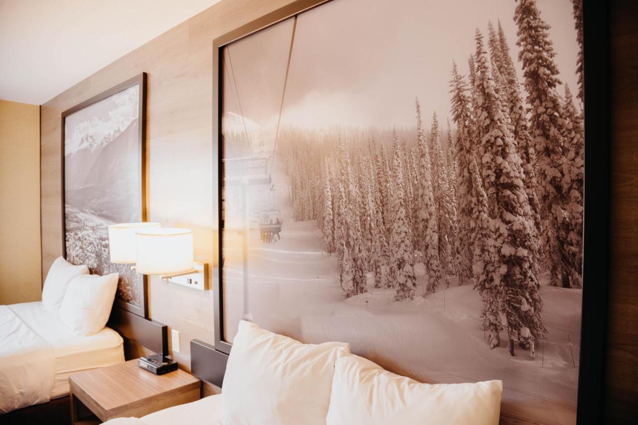 Super 8 By Wyndham Revelstoke Bc Motel Exterior photo